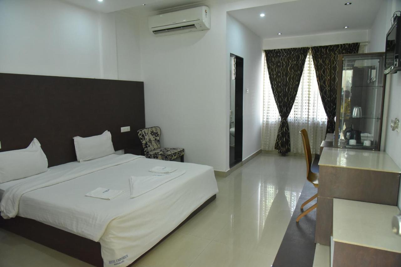Mayur Residency Hotel *