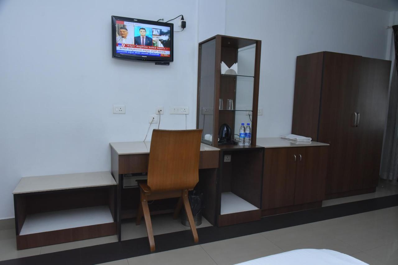 Mayur Residency Hotel *