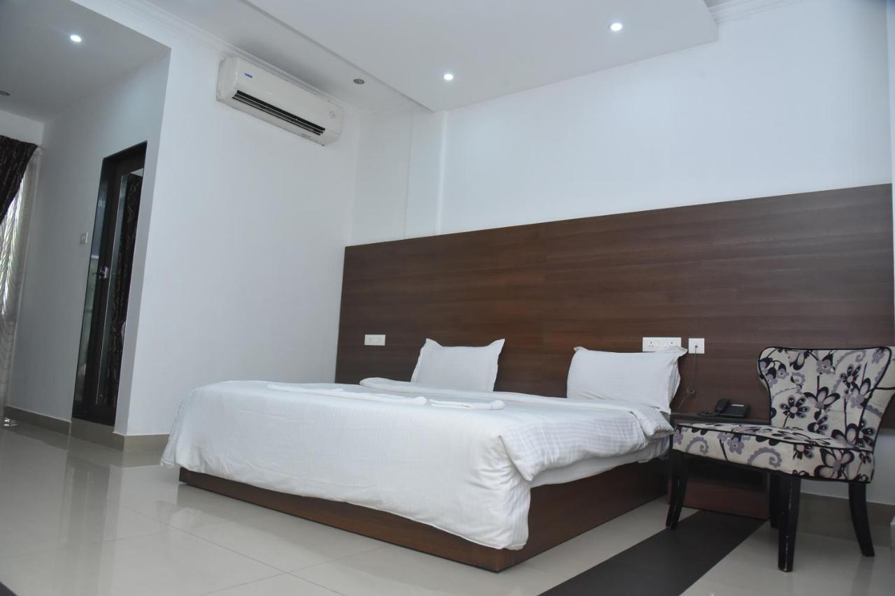 Mayur Residency Hotel *