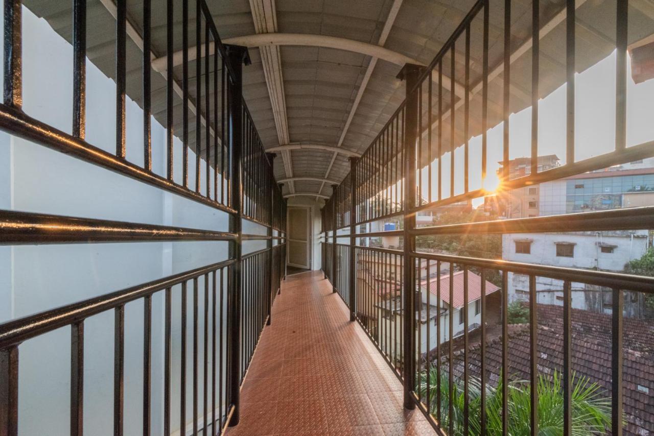 Hotel Inland Avenue 3*
